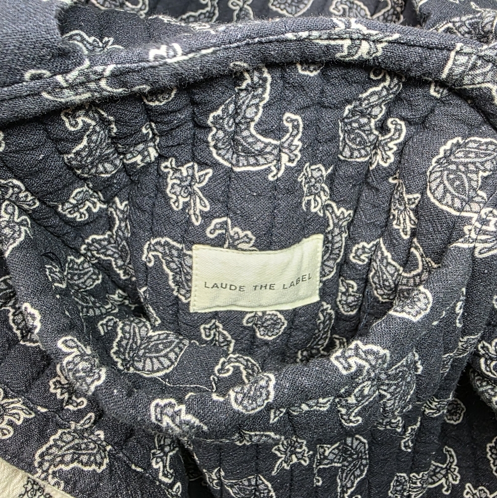 Laude The Label Elegant Navy and White Quilted Tote Bag - Picture 2 of 5